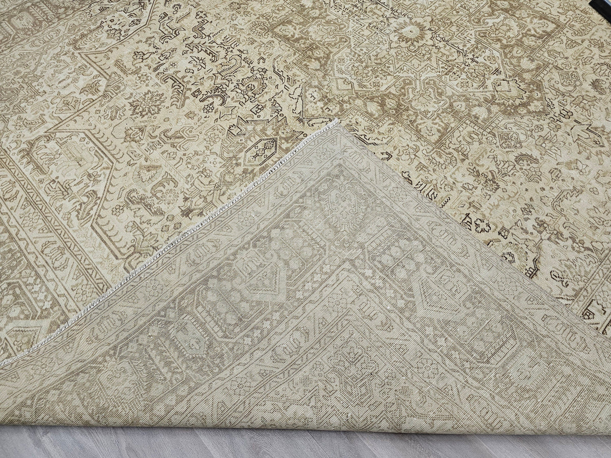 Vintage Handwoven Heriz Wool Rug 9x12: Neutral Beige Geometric Design