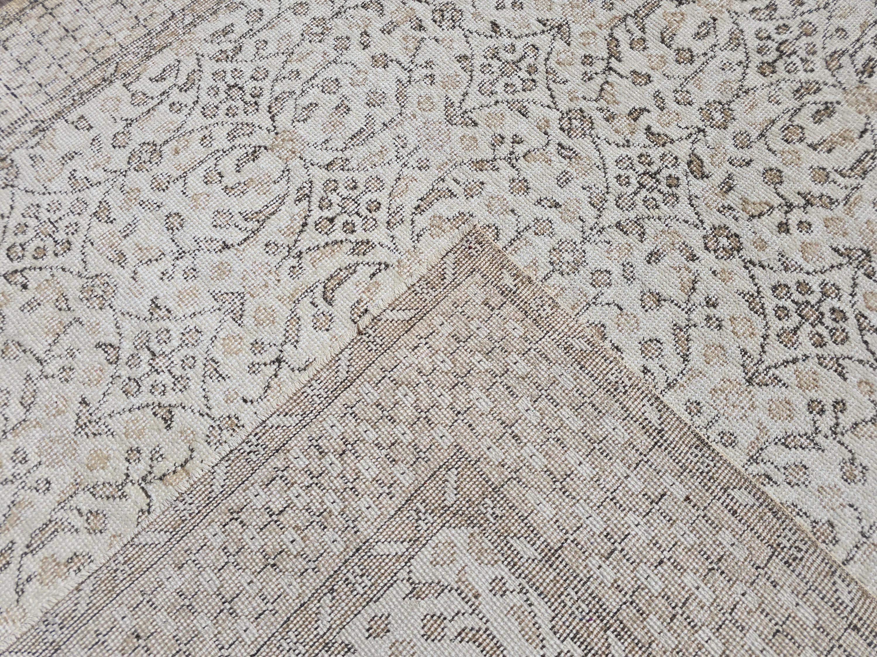 Vintage Turkish Oushak Wool Rug: 5.7x9.4 ft, Hand-Knotted Neutral Area Rug