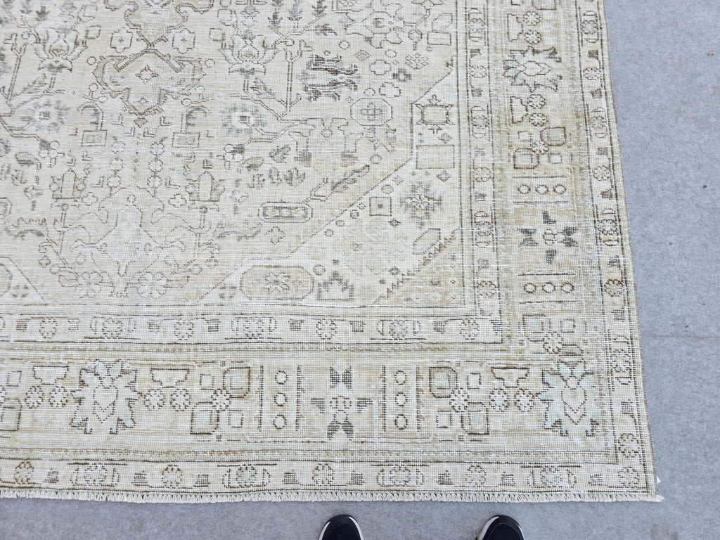 Vintage Rug 8x11, Soft Oatmeal Medallion Turkish Carpet, Faded Neutral Wool Area Rug, Living Room Bedroom Boho Farmhouse
