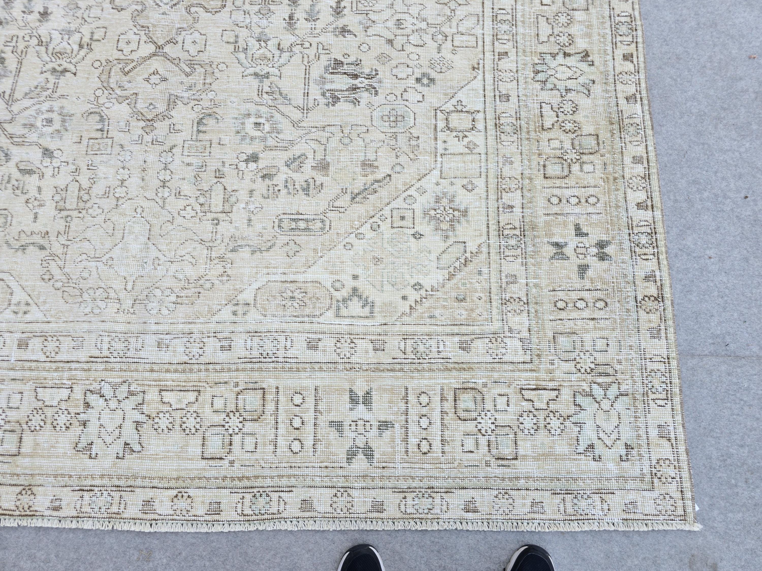 Vintage Rug 8x11, Soft Oatmeal Medallion Turkish Carpet, Faded Neutral Wool Area Rug, Living Room Bedroom Boho Farmhouse