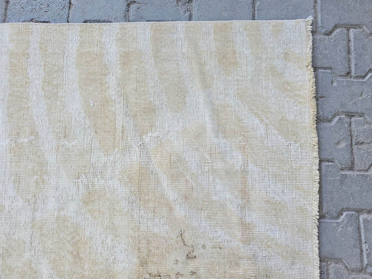 Vintage Turkish Wool Rug: Beige Accent Rug (4.70x8 ft)