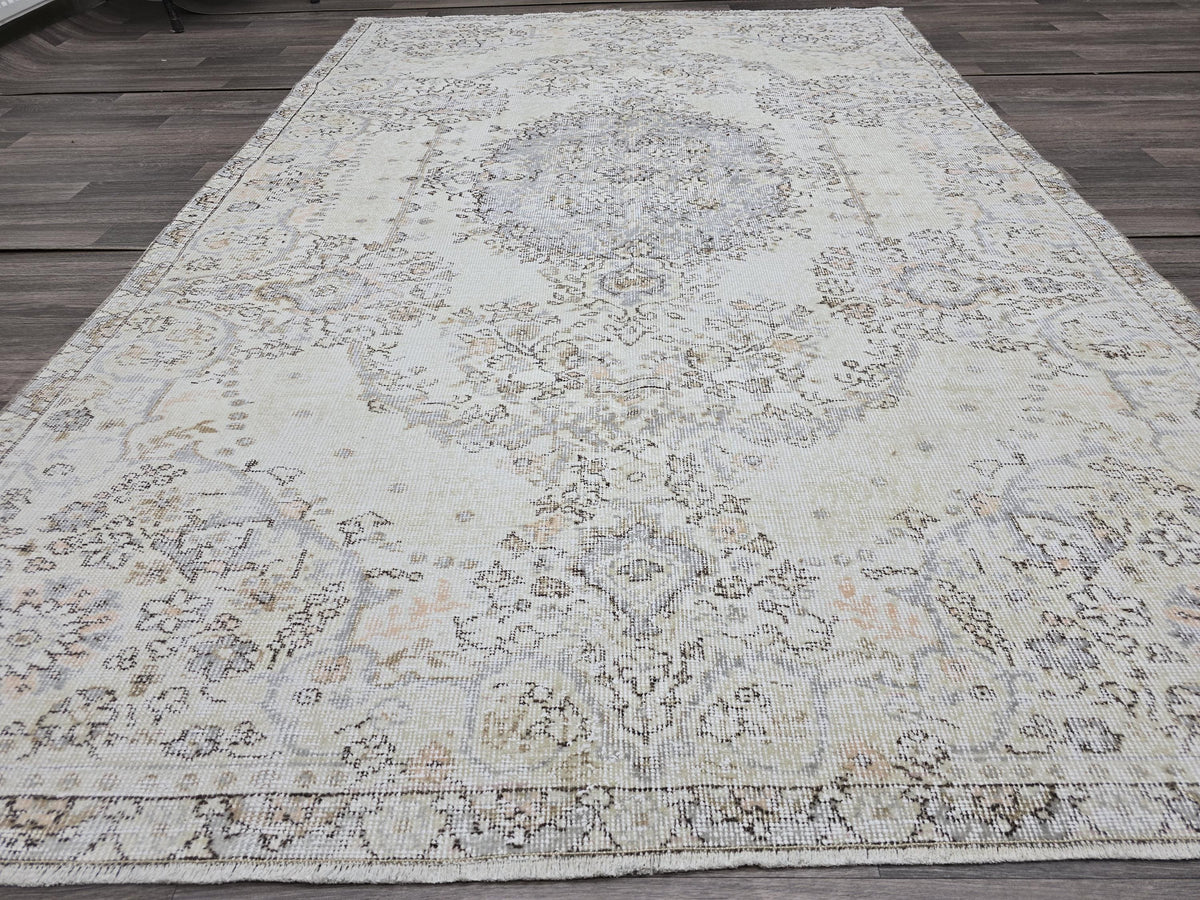 Vintage Cream Oushak Rug 5x9: Muted Anatolian Style Wool Carpet