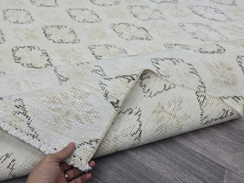 Vintage Oushak Rug 5x8: Cream Wool Diamond Pattern Turkish Carpet