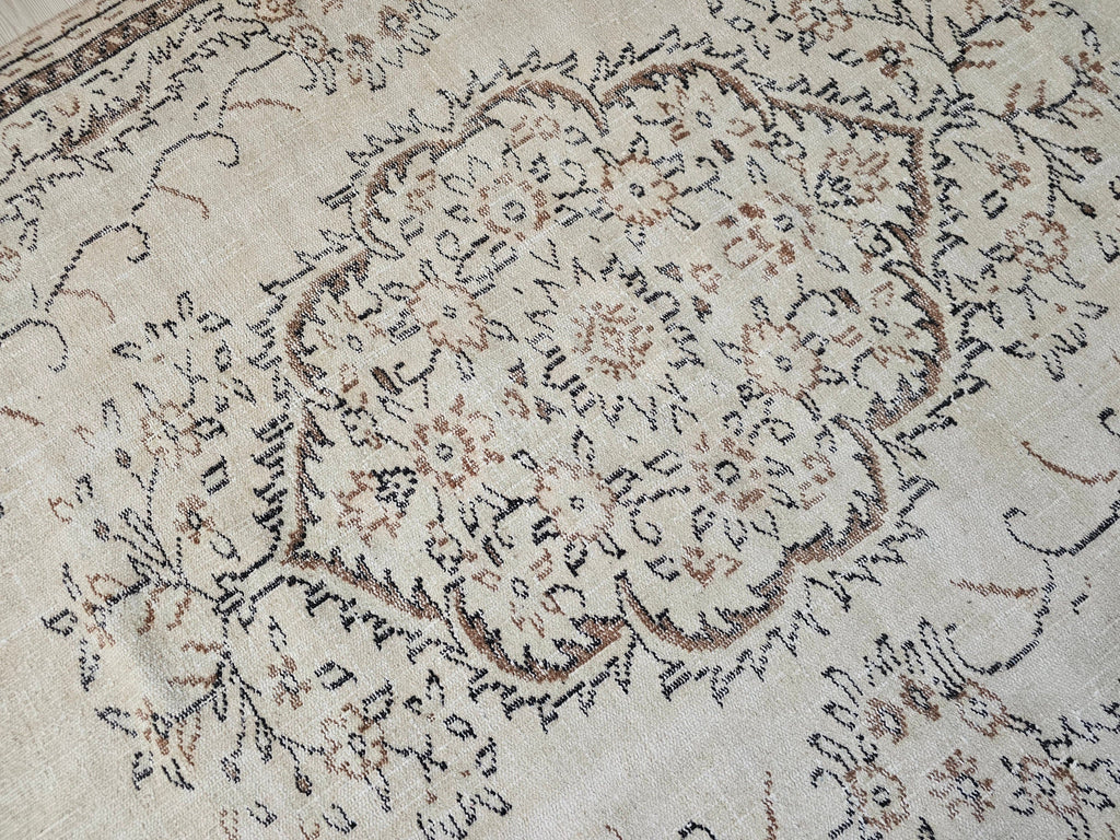 6x9 Cream Oushak Rug: Vintage Turkish Wool Area Rug