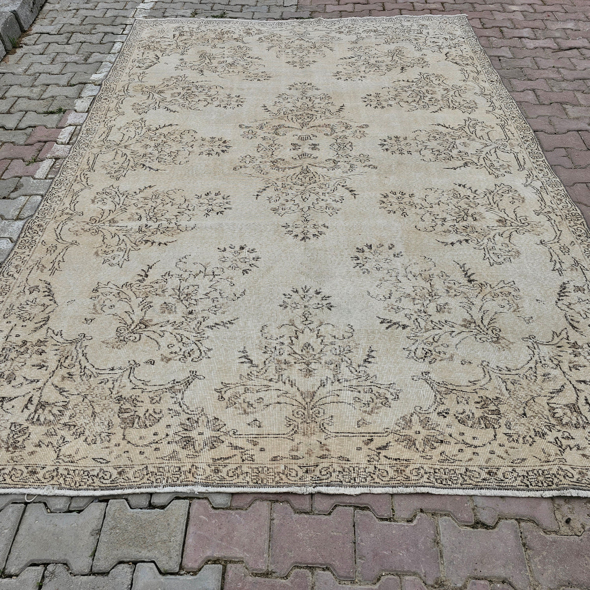7x10 Vintage Floral Oushak Rug: Handwoven Turkish Wool Carpet (7.10x10.50 ft)