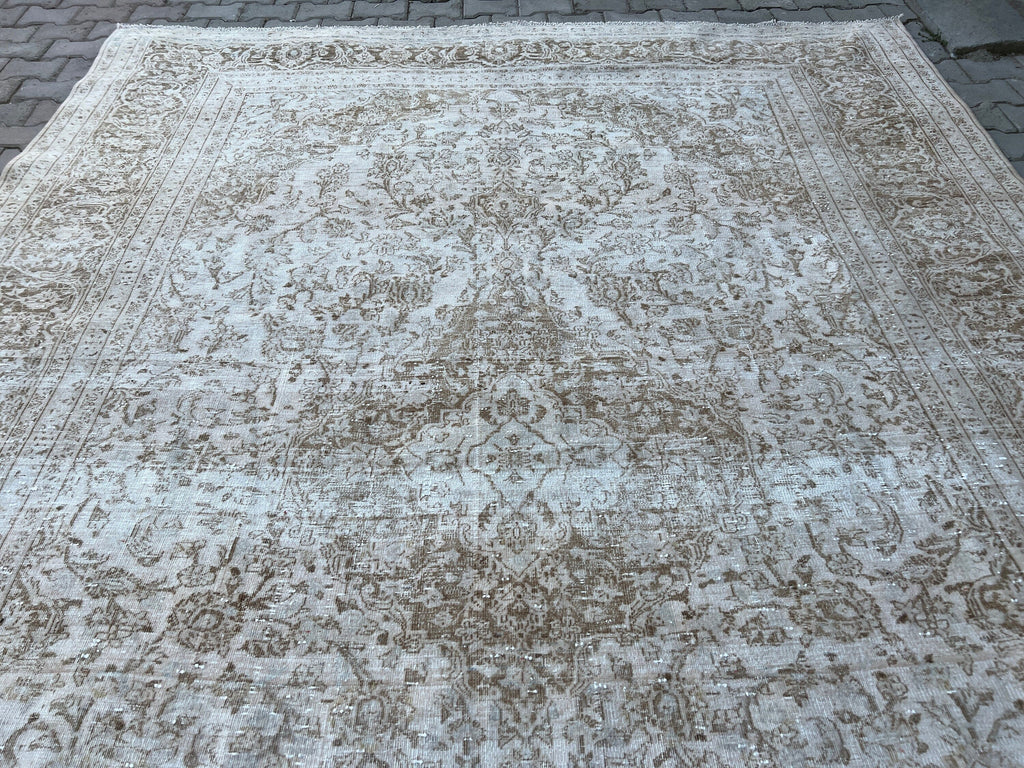 9x12 Hand-Knotted Wool Oushak Rug: Neutral Vintage Floral Carpet