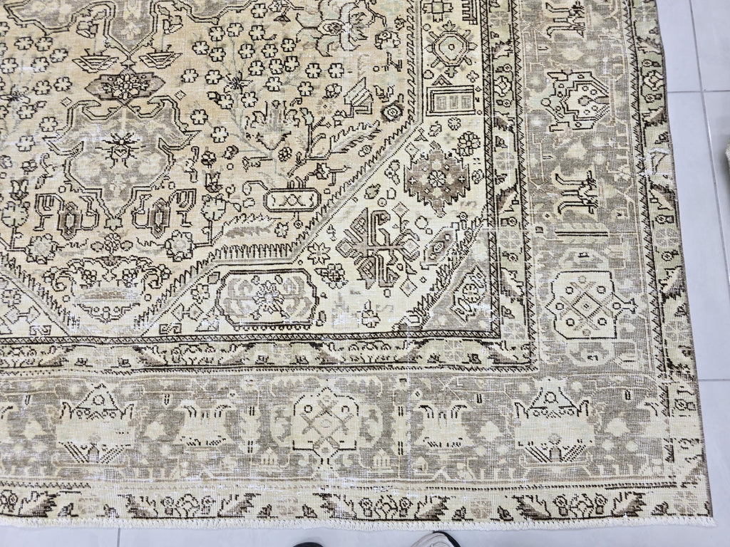 Turkish Rug 8x10, Distressed Grey Beige Vintage Area Rug, Hand Knotted Wool Carpet with Tribal Medallion for Living Room, Hallway