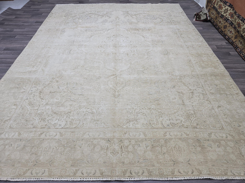 Antique Ivory Anatolian Rug 9x13: Handwoven Wool Floral Carpet