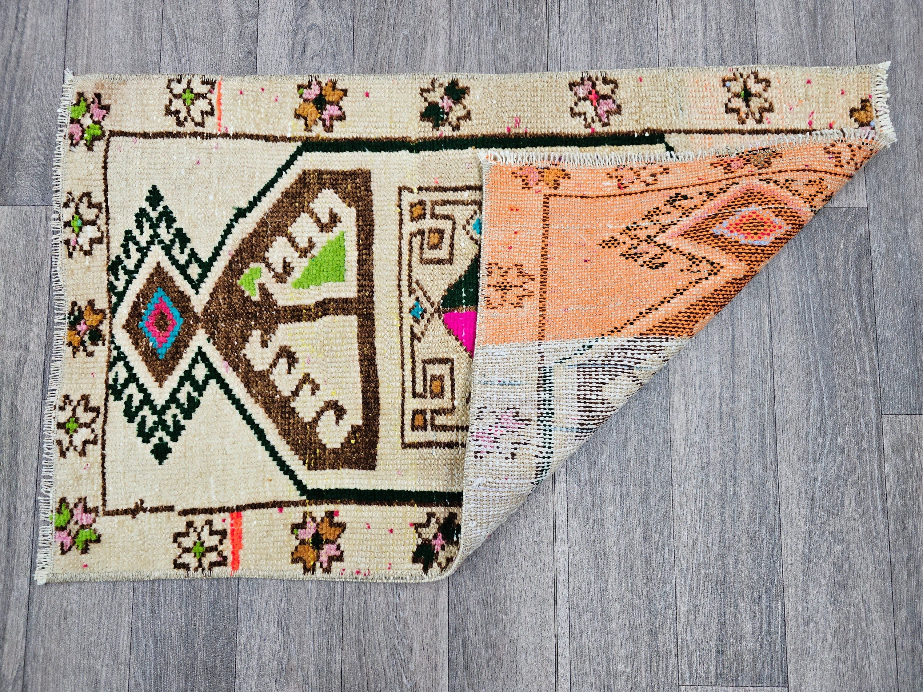 Vintage Oushak Wool Rug: 20x32 Neutral Turkish Doormat
