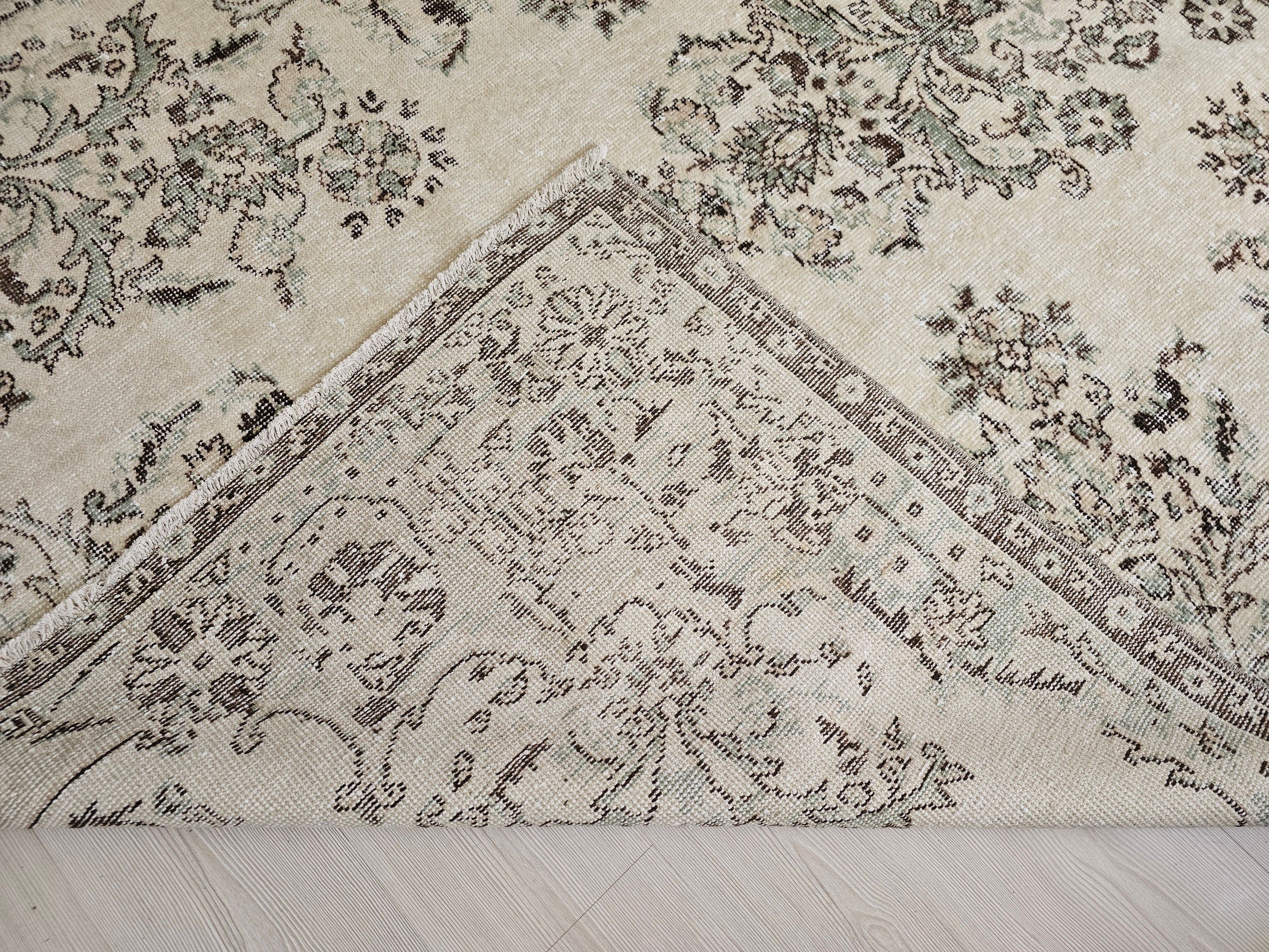 6x10 Hand Knotted Cream Vintage Turkish Isparta Rug - Wool Area Rug for Under Bed