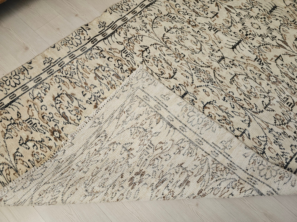 Cream Floral Oushak Rug: 5x9 Vintage Hand-Knotted Turkish Wool