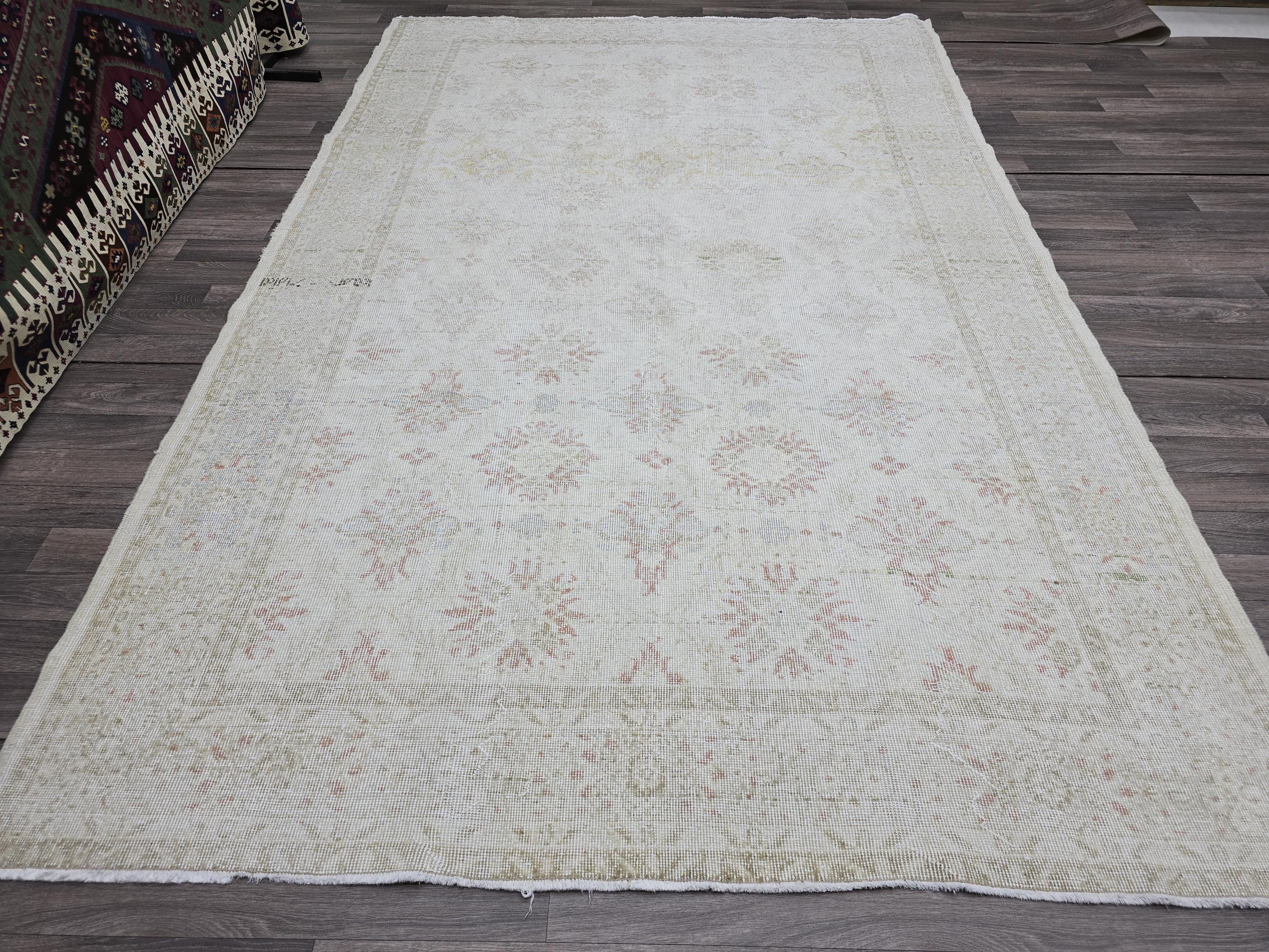 Large Vintage Oushak Rug: Hand-Knotted Wool, Floral Design (6.45x10.15 ft)