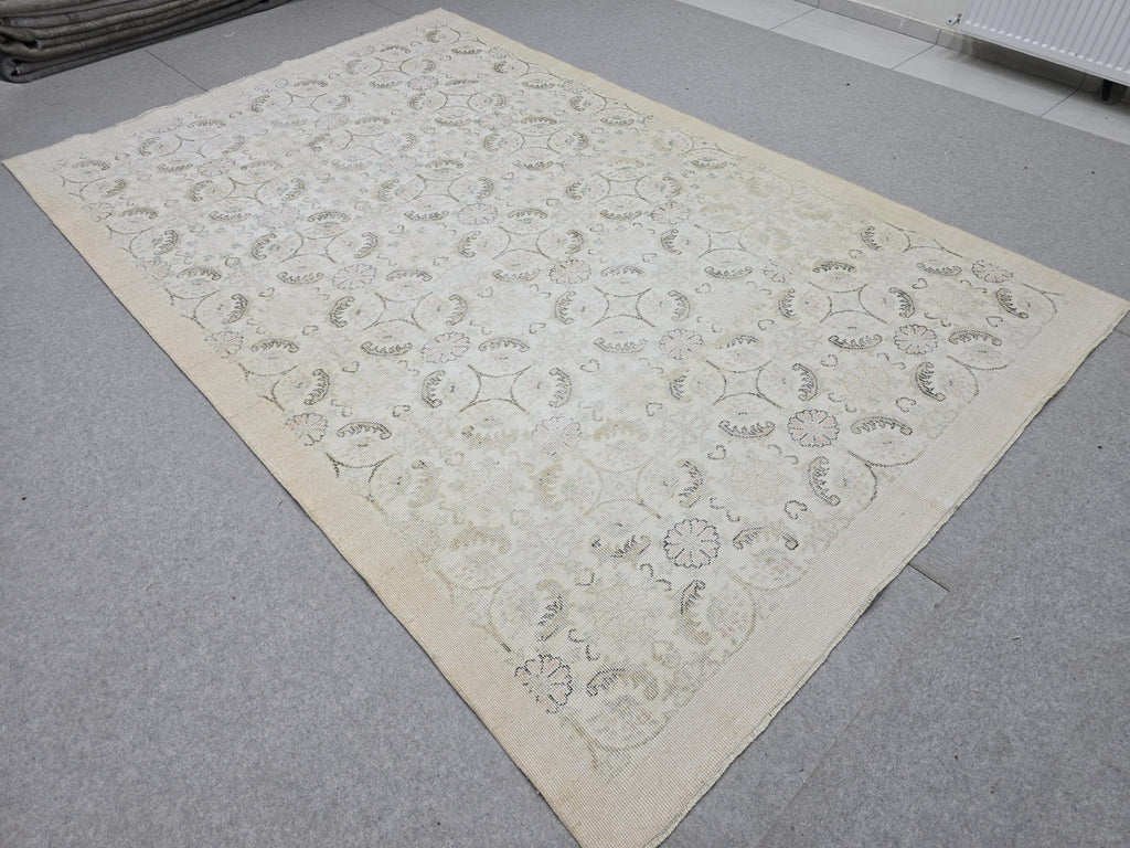 Wool Oushak Rug 6x10: Hand-Knotted  Cream Beige Vintage Turkish Rug