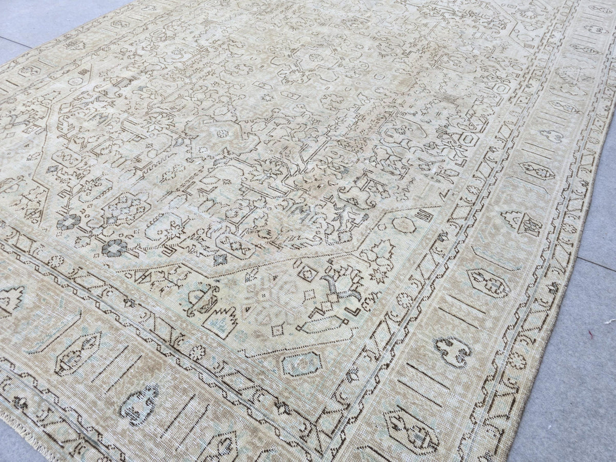 8x11 Large Muted Vintage Rug, Neutral Beige Turkish Area Rug, Faded Oushak Style Wool Carpet for Living Room, Oversized Boho Rug