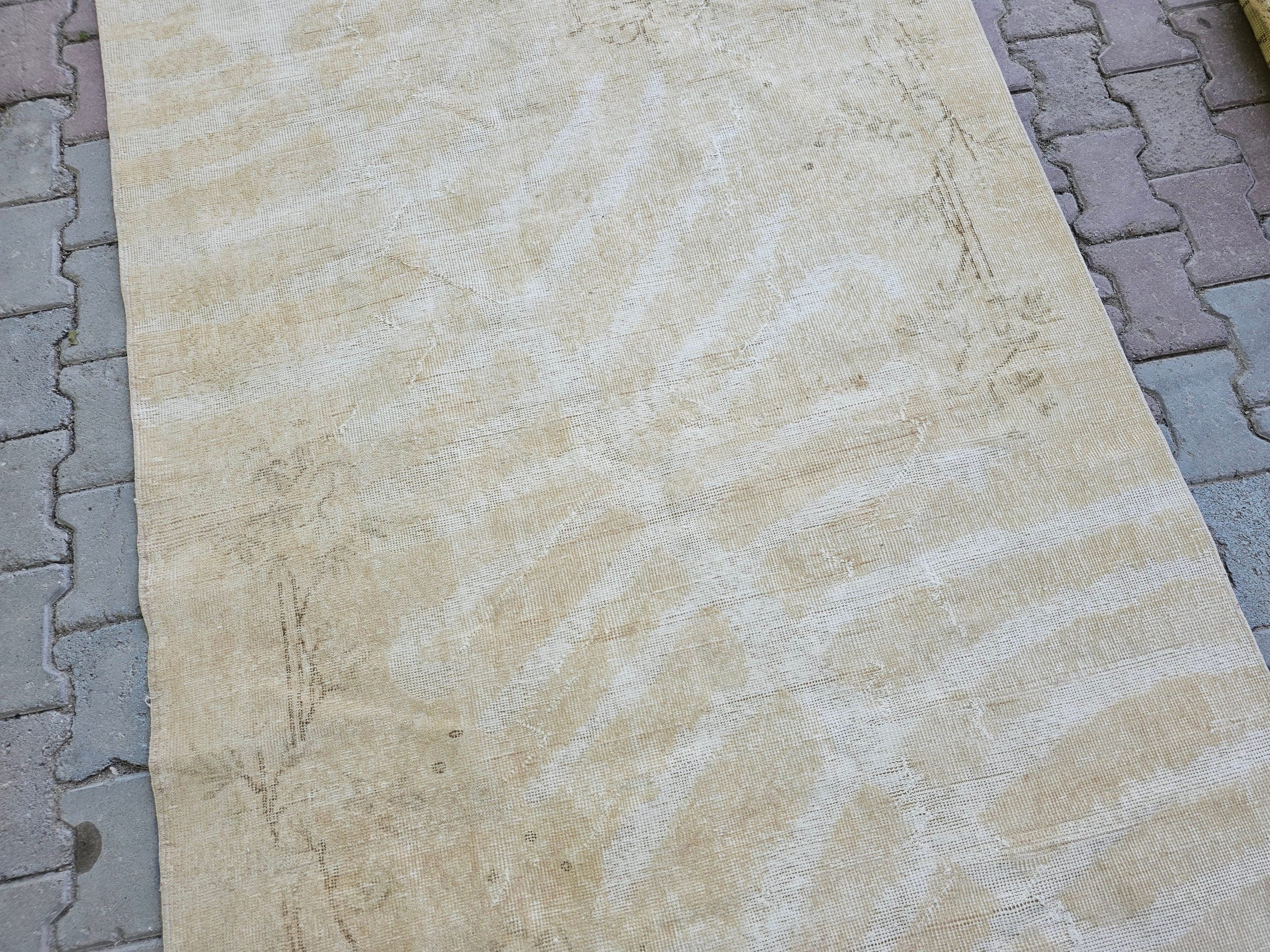 Vintage Turkish Wool Rug: Beige Accent Rug (4.70x8 ft)