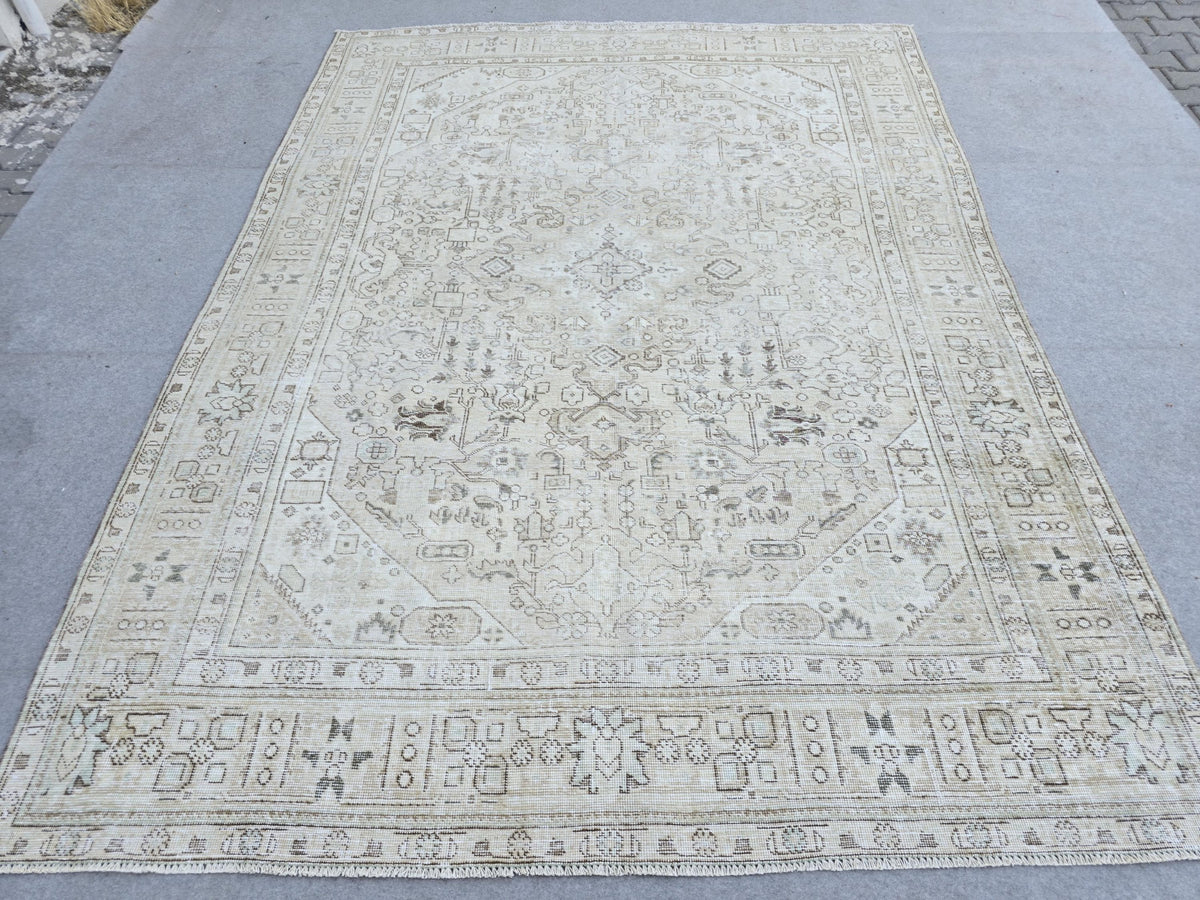 Vintage Rug 8x11, Soft Oatmeal Medallion Turkish Carpet, Faded Neutral Wool Area Rug, Living Room Bedroom Boho Farmhouse
