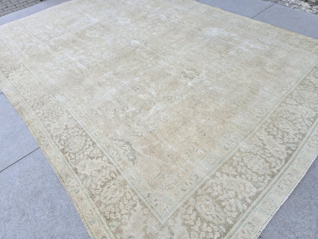 9.5X13 Heriz Design Neutral Oversize Turkish Rug/ Large Vintage Carpet/ Hand Knotted Wool Oushak Rug/ Distressed Area Rug/ 9.5X12.8 feet