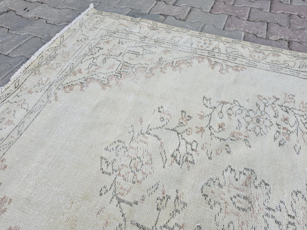 5x8 Vintage Turkish Rug : Hand Knotted wool Beige Distressed Oriental Rug