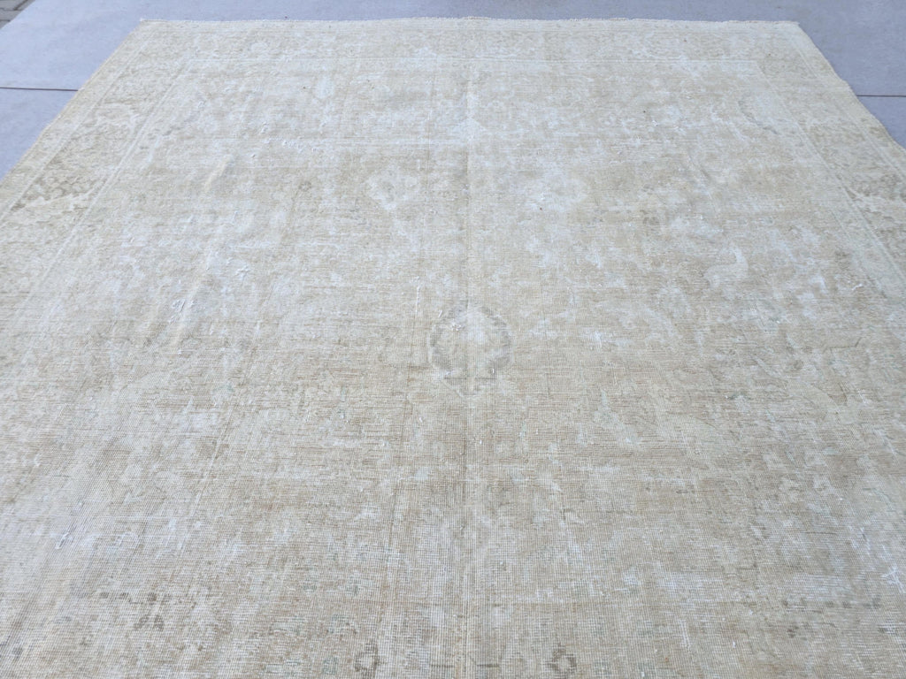 9.5X13 Heriz Design Neutral Oversize Turkish Rug/ Large Vintage Carpet/ Hand Knotted Wool Oushak Rug/ Distressed Area Rug/ 9.5X12.8 feet