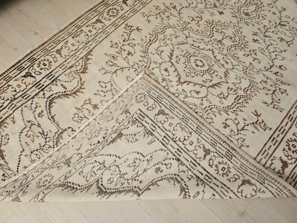 5x8 Vintage Turkish Oushak Rug: Neutral Wool Handmade Carpet