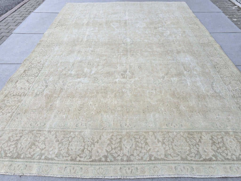 9.5X13 Heriz Design Neutral Oversize Turkish Rug/ Large Vintage Carpet/ Hand Knotted Wool Oushak Rug/ Distressed Area Rug/ 9.5X12.8 feet