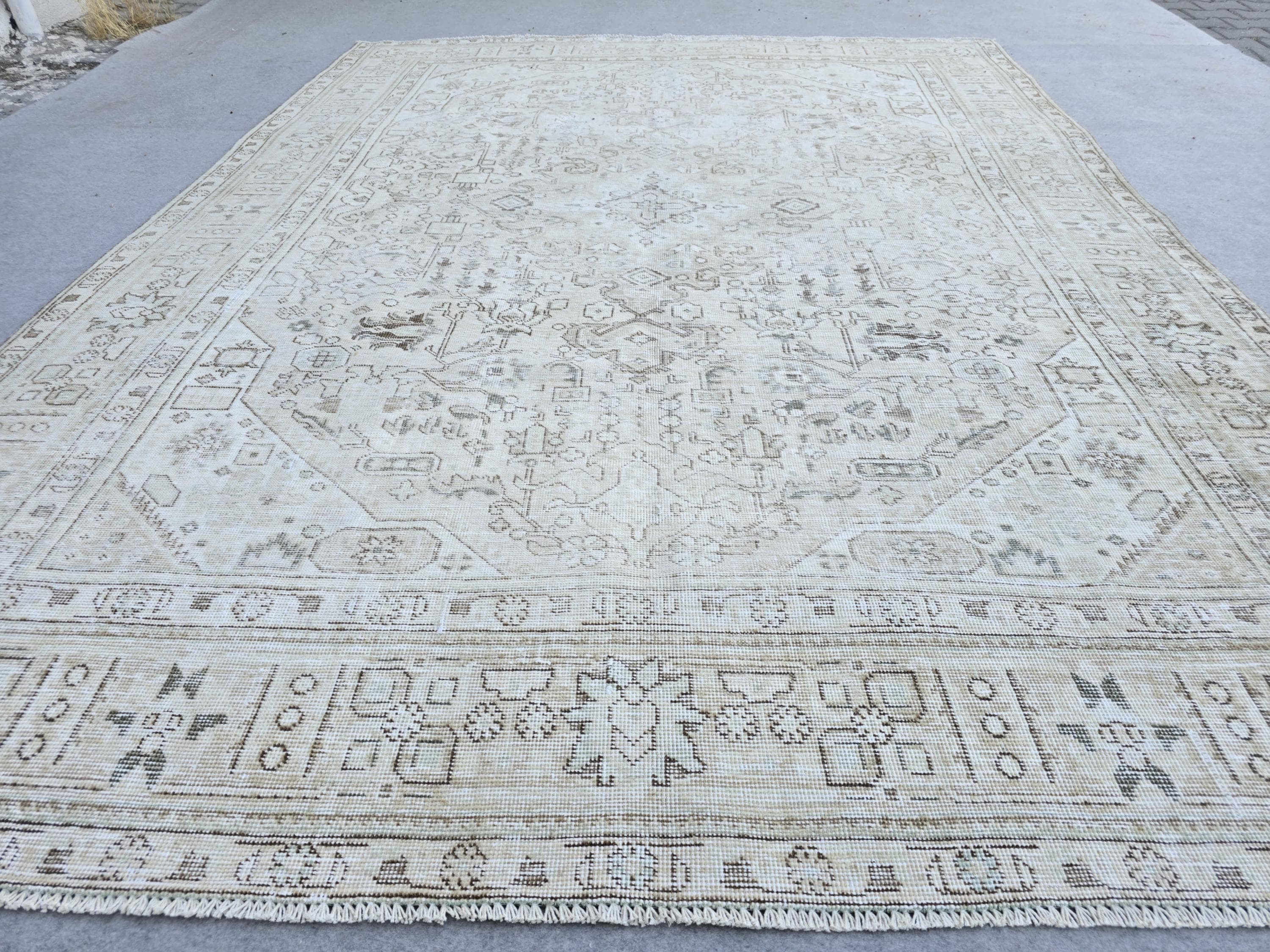 Vintage Rug 8x11, Soft Oatmeal Medallion Turkish Carpet, Faded Neutral Wool Area Rug, Living Room Bedroom Boho Farmhouse
