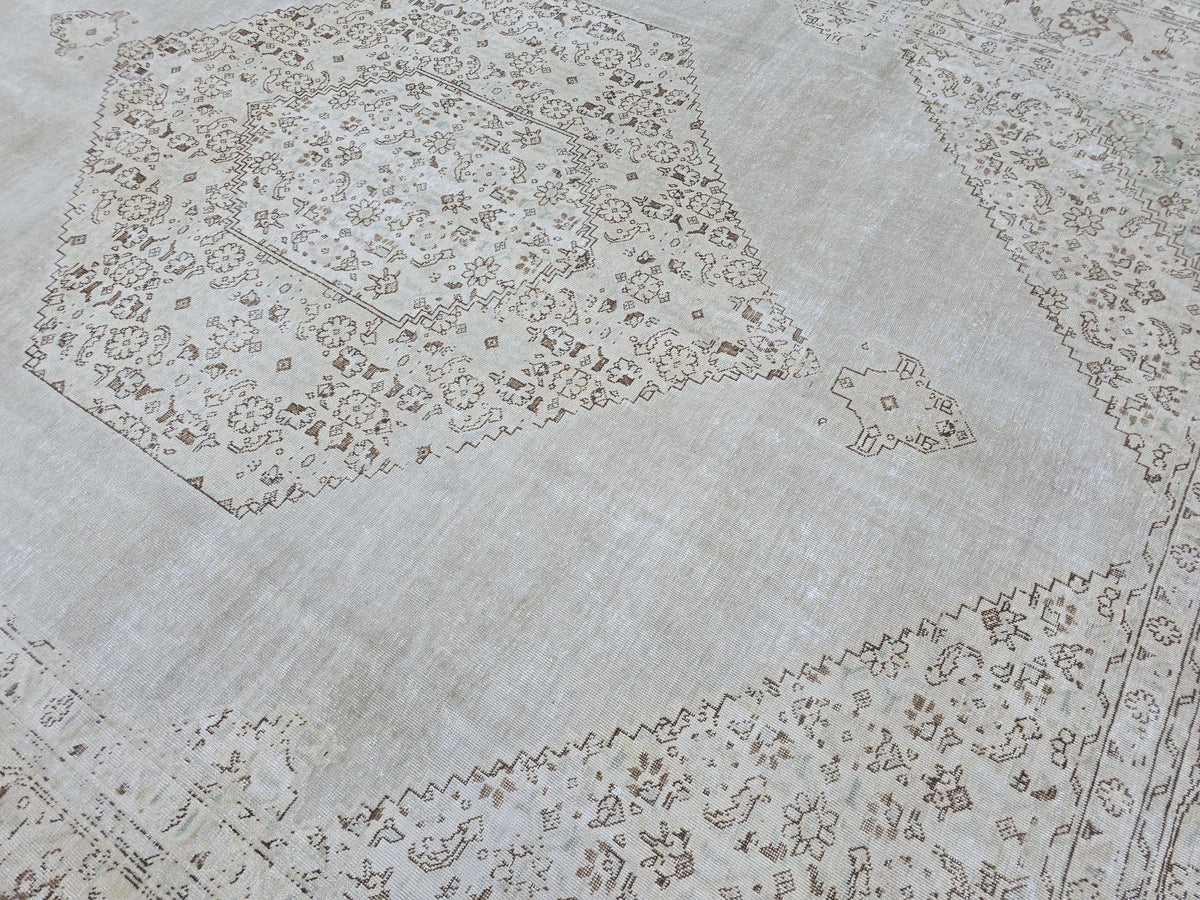 10x13 Oversize Vintage Turkish Area Rug/ Hand Knotted Wool Neutral Carpet