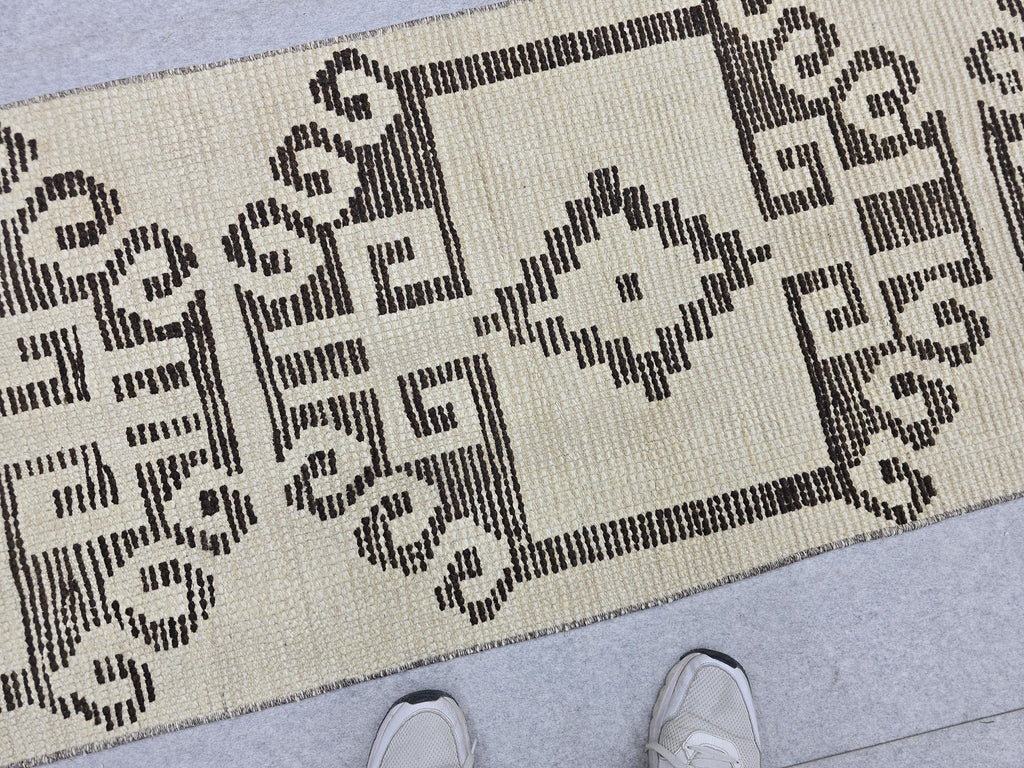 Vintage Rug 2x11 Runner, Hand Woven Herki Wool Hallway Runner, Cream Beige Tribal Anatolian Long Runner, Boho Farmhouse Kitchen Runner