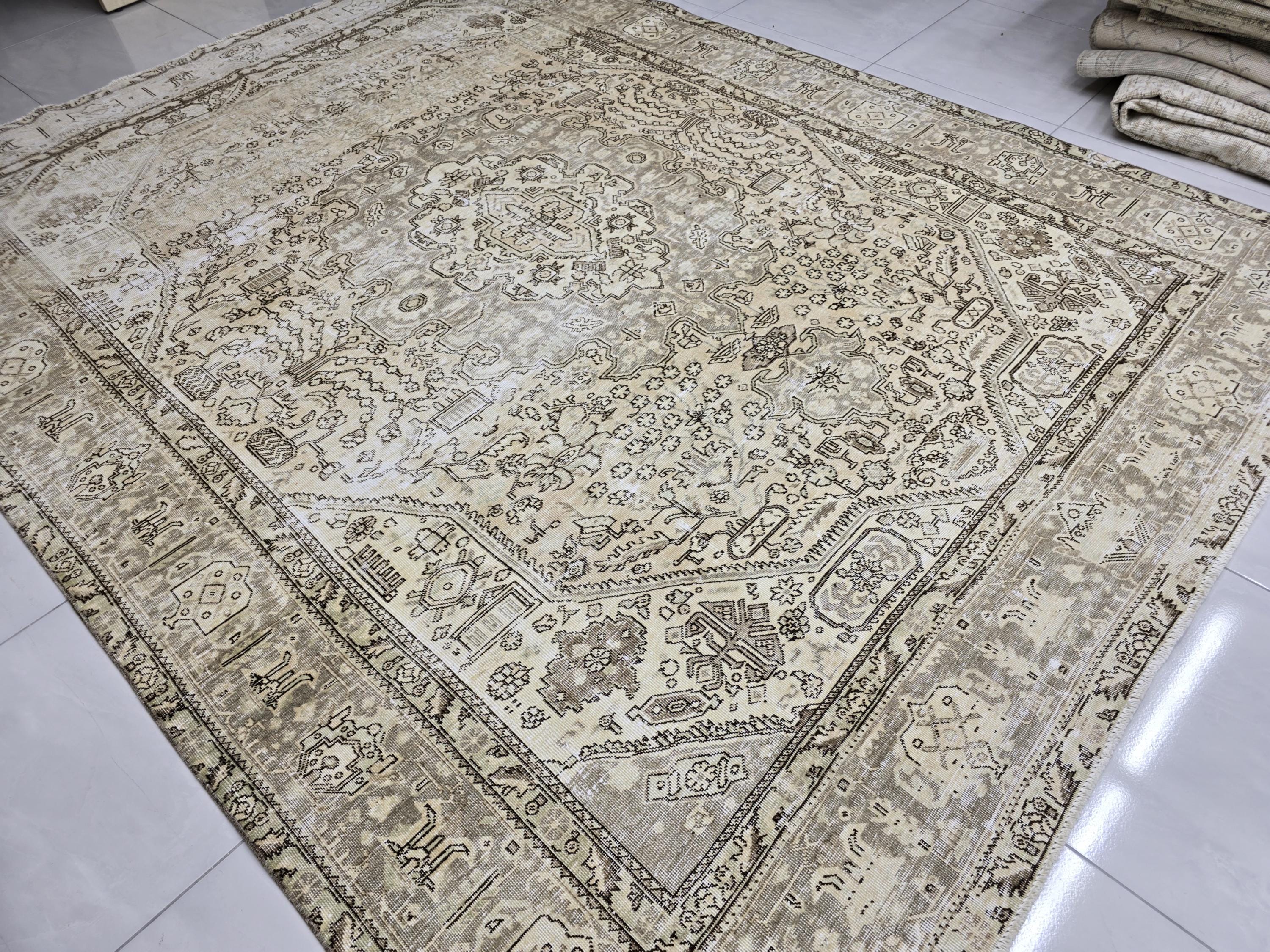 Turkish Rug 8x10, Distressed Grey Beige Vintage Area Rug, Hand Knotted Wool Carpet with Tribal Medallion for Living Room, Hallway