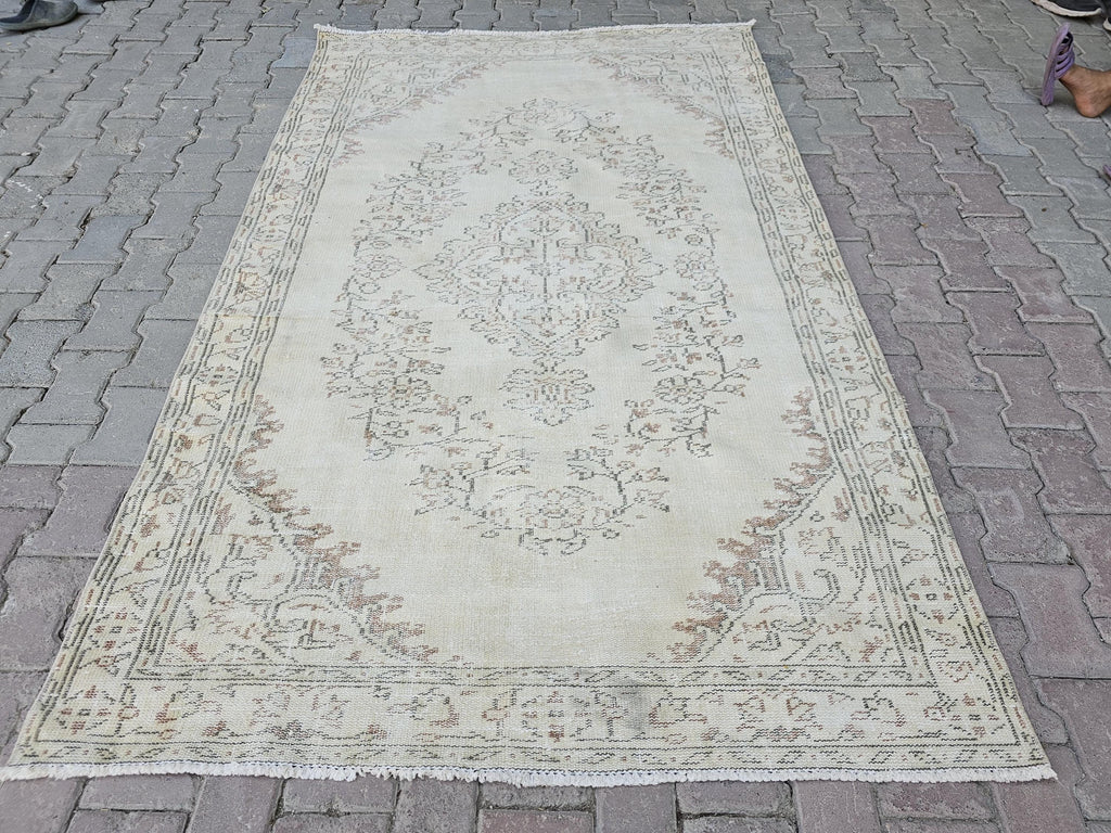 5x8 Vintage Turkish Rug : Hand Knotted wool Beige Distressed Oriental Rug