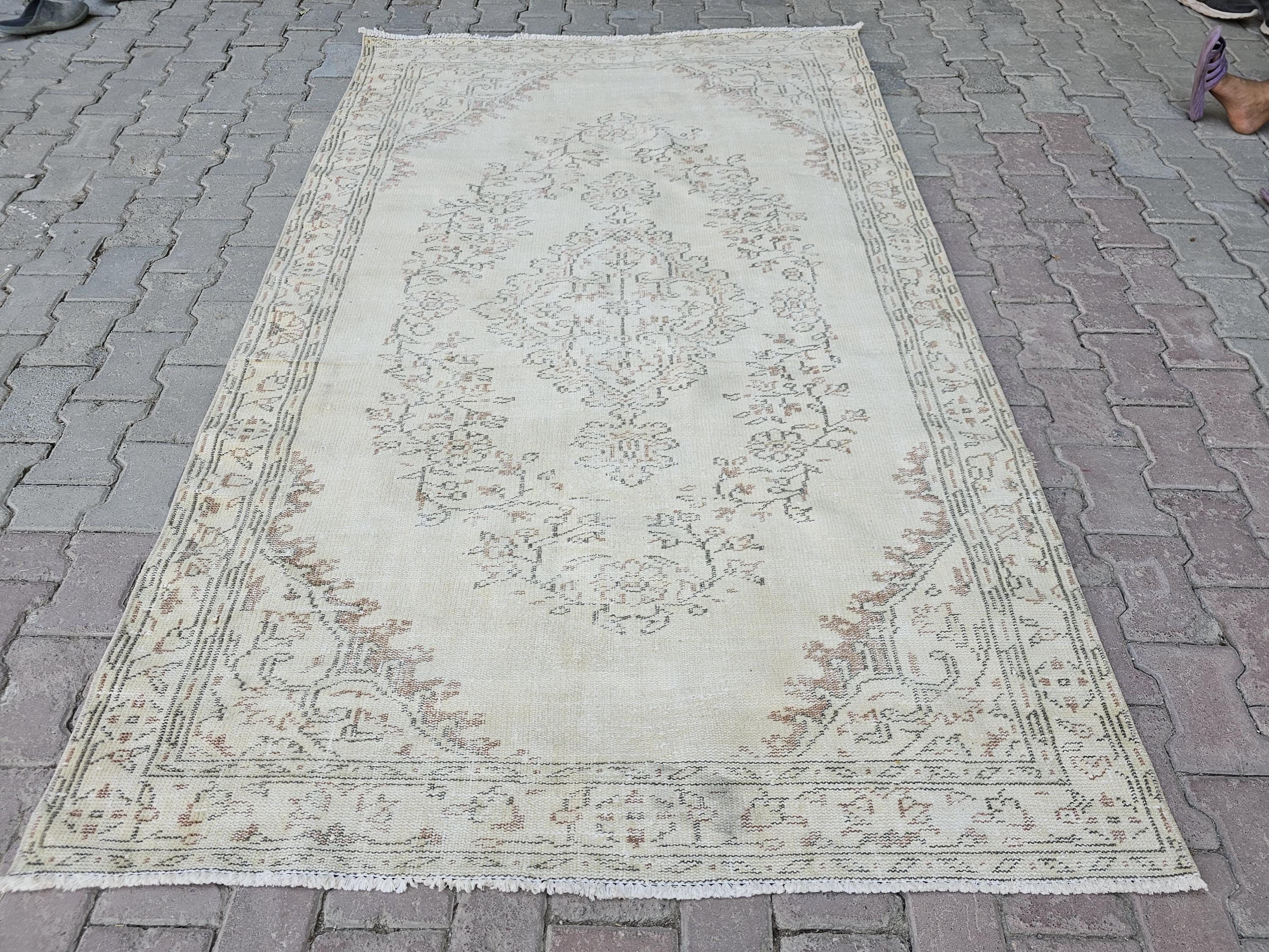 5x8 Vintage Turkish Rug : Hand Knotted wool Beige Distressed Oriental Rug