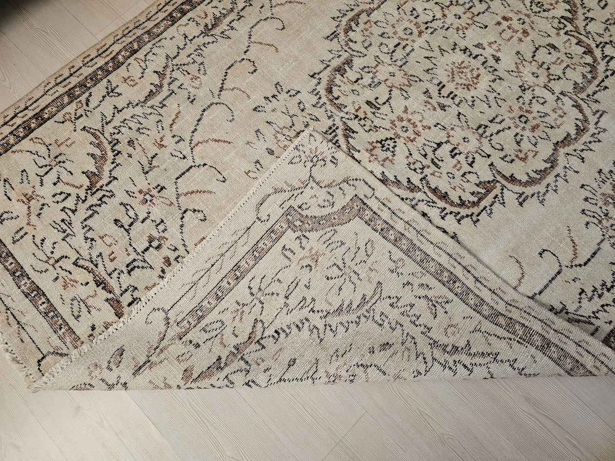 6x9 Cream Oushak Rug: Vintage Turkish Wool Area Rug