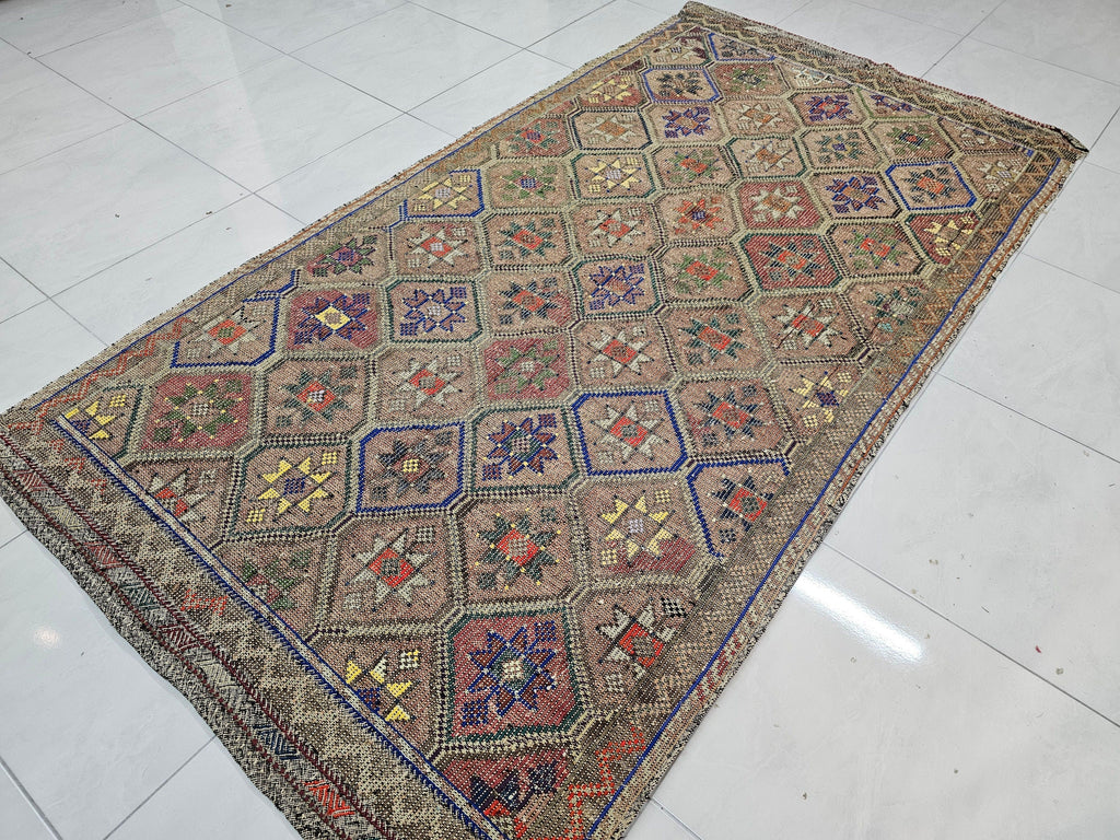 Checkered Vintage Handknotted Wool Rug: 5x9.5 ft Eclectic Oriental Carpet