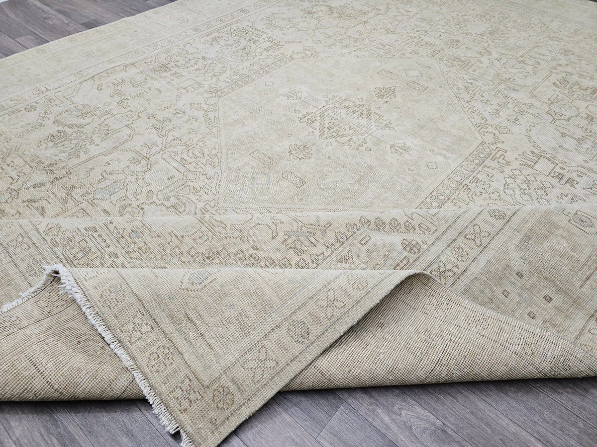 9x12 Vintage Turkish Heriz Rug: Hand-Knotted Wool Carpet