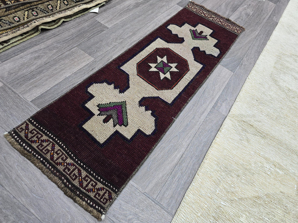 Vintage Turkish Oushak Wool Mat: Handwoven Tribal Bath Rug (1.2x3.9ft)