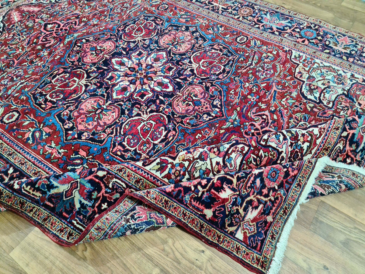 Large Hand-Knotted Heriz Rug: Antique Wool Oriental Carpet