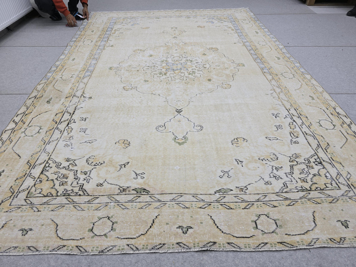 Vintage Turkish Oushak Rug 7x10, Cream Floral Wool Carpet