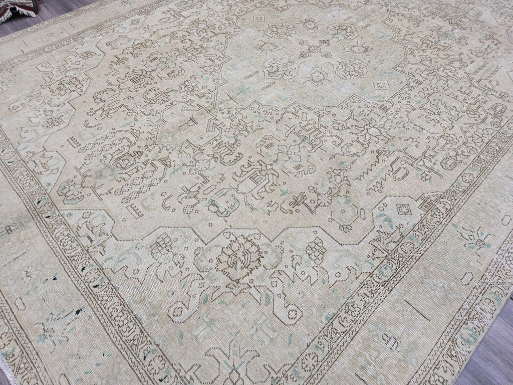 Large Neutral Turkish Wool Rug: Hand-Knotted Vintage Heriz (9.35x12.60 ft)
