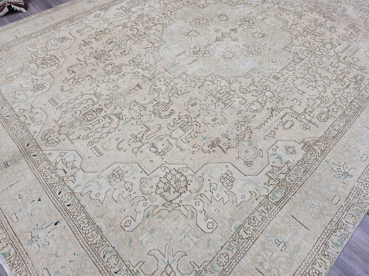 Large Neutral Turkish Wool Rug: Hand-Knotted Vintage Heriz (9.35x12.60 ft)