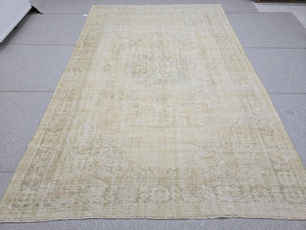 7x10 Vintage Turkish Oushak Rug: Handknotted Wool, Muted Neutral