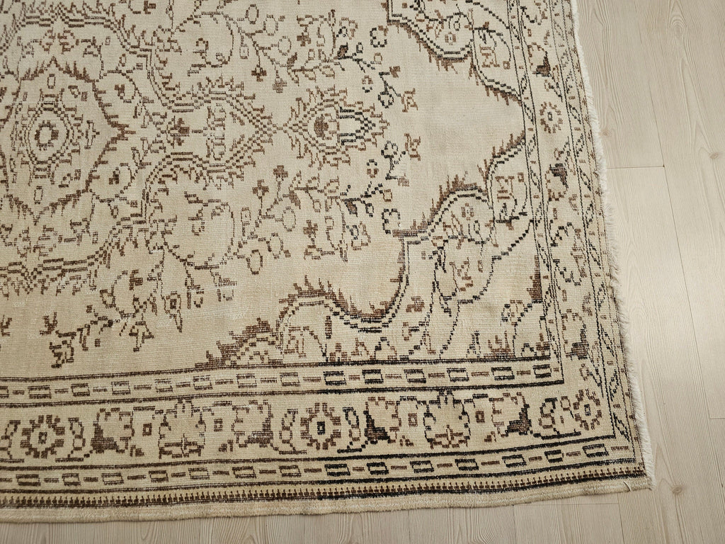 5x8 Vintage Turkish Oushak Rug: Neutral Wool Handmade Carpet
