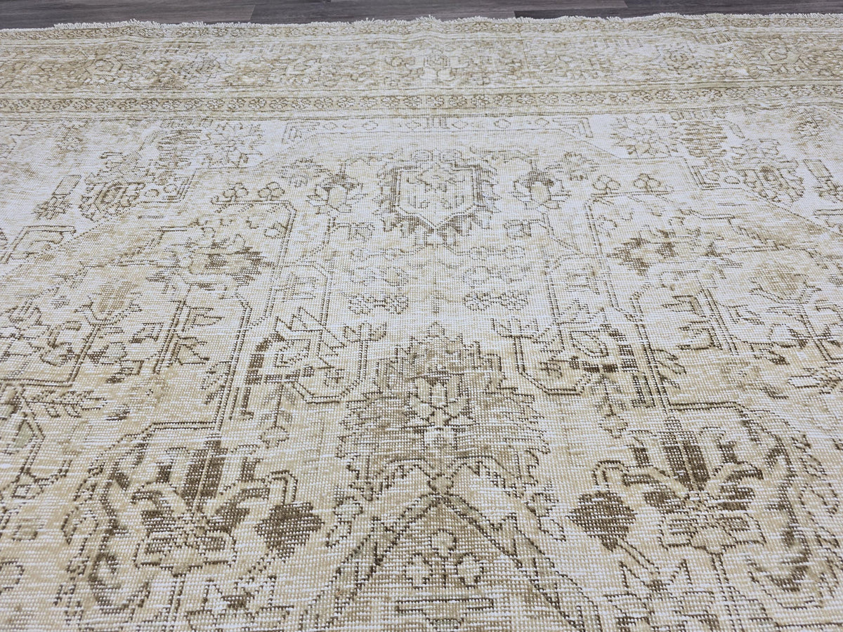 Large Vintage Handwoven Turkish Rug: 9'4" x 12'5" Beige Wool Oushak Carpet