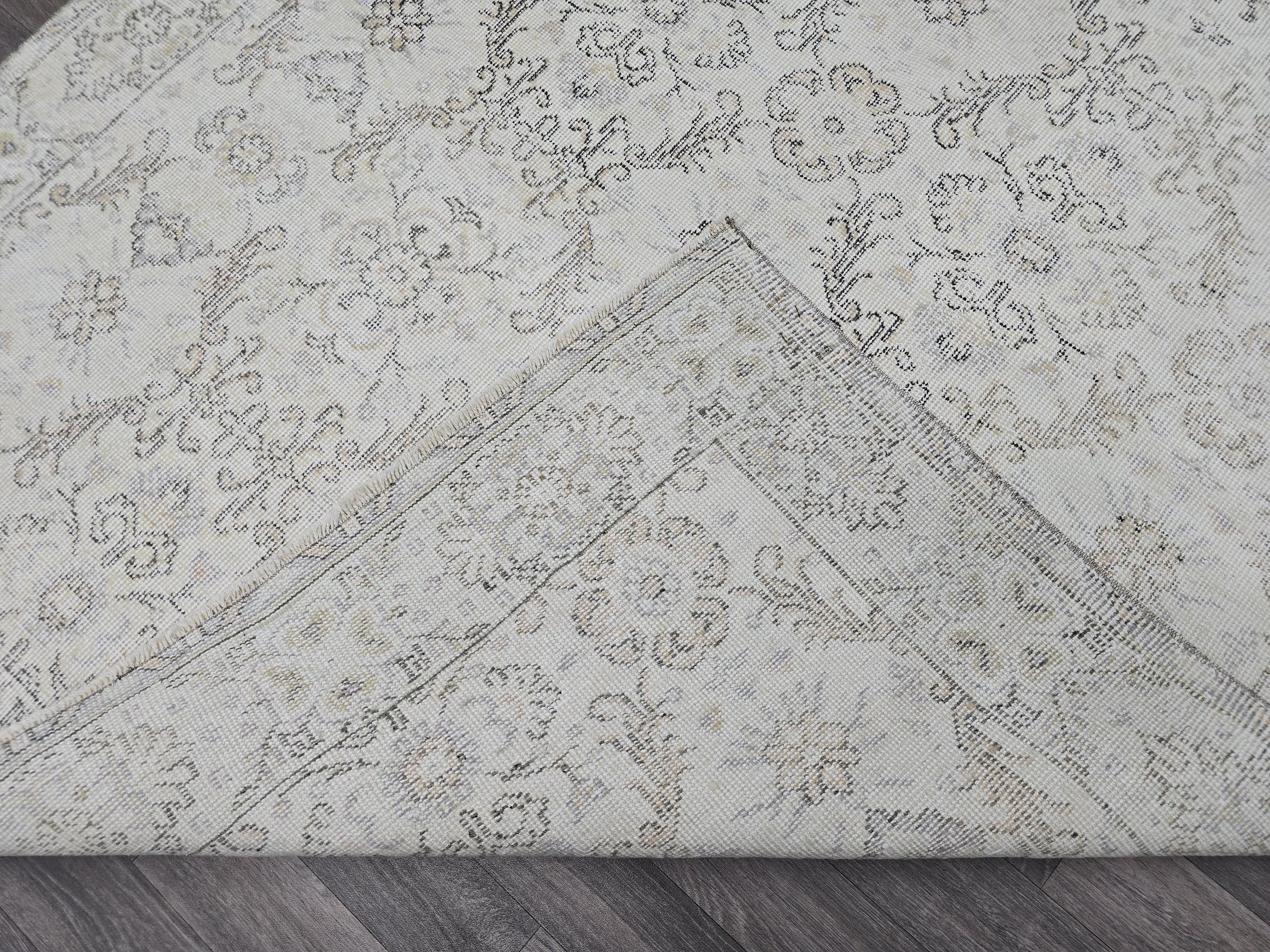 Hand Knotted Vintage Turkish Area Rug – 5.25x8.70 ft | Faded Cream, Distressed Oriental Carpet