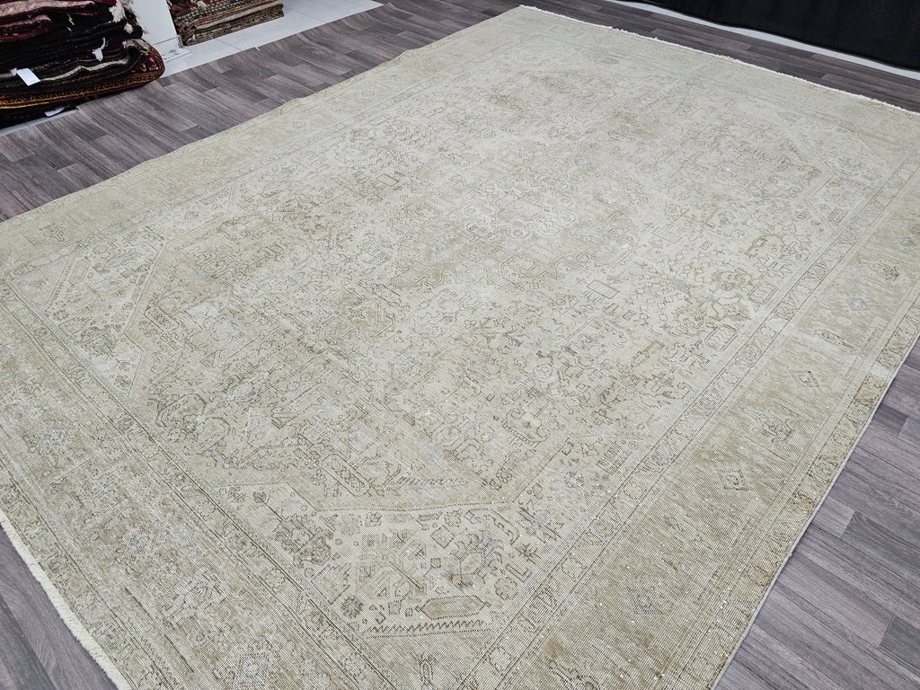 9x12 Vintage Turkish Rug: Hand-Knotted Heriz Wool Carpet