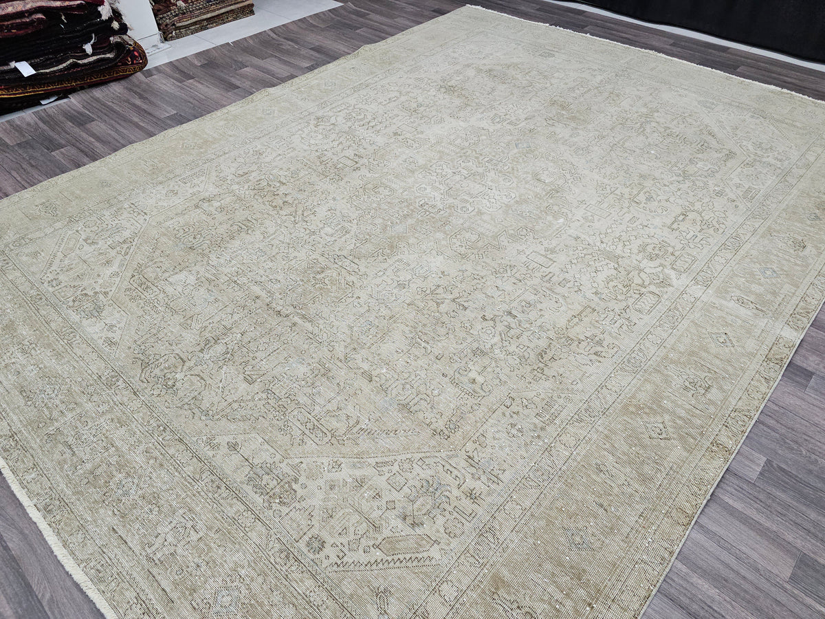 9x12 Vintage Turkish Rug: Hand-Knotted Heriz Wool Carpet