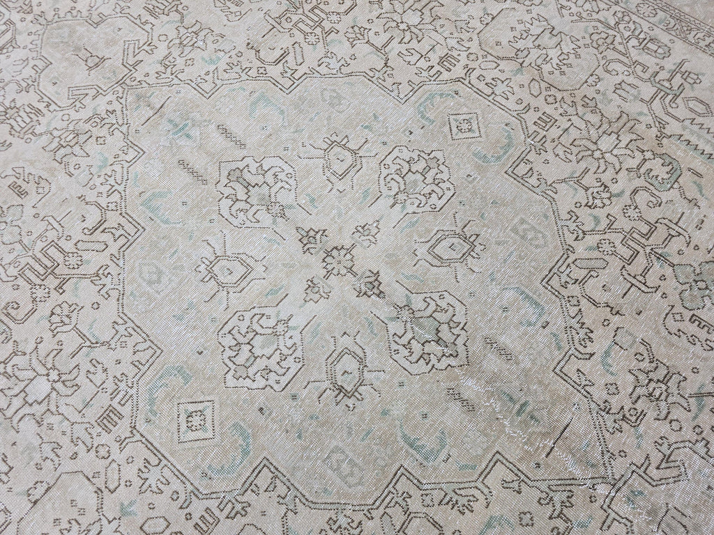 Large Neutral Turkish Wool Rug: Hand-Knotted Vintage Heriz (9.35x12.60 ft)