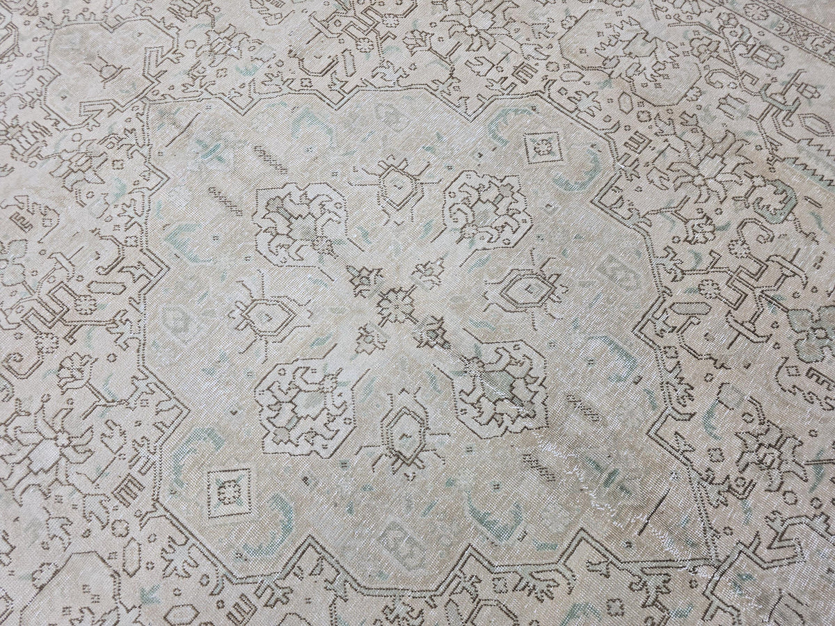 Large Neutral Turkish Wool Rug: Hand-Knotted Vintage Heriz (9.35x12.60 ft)