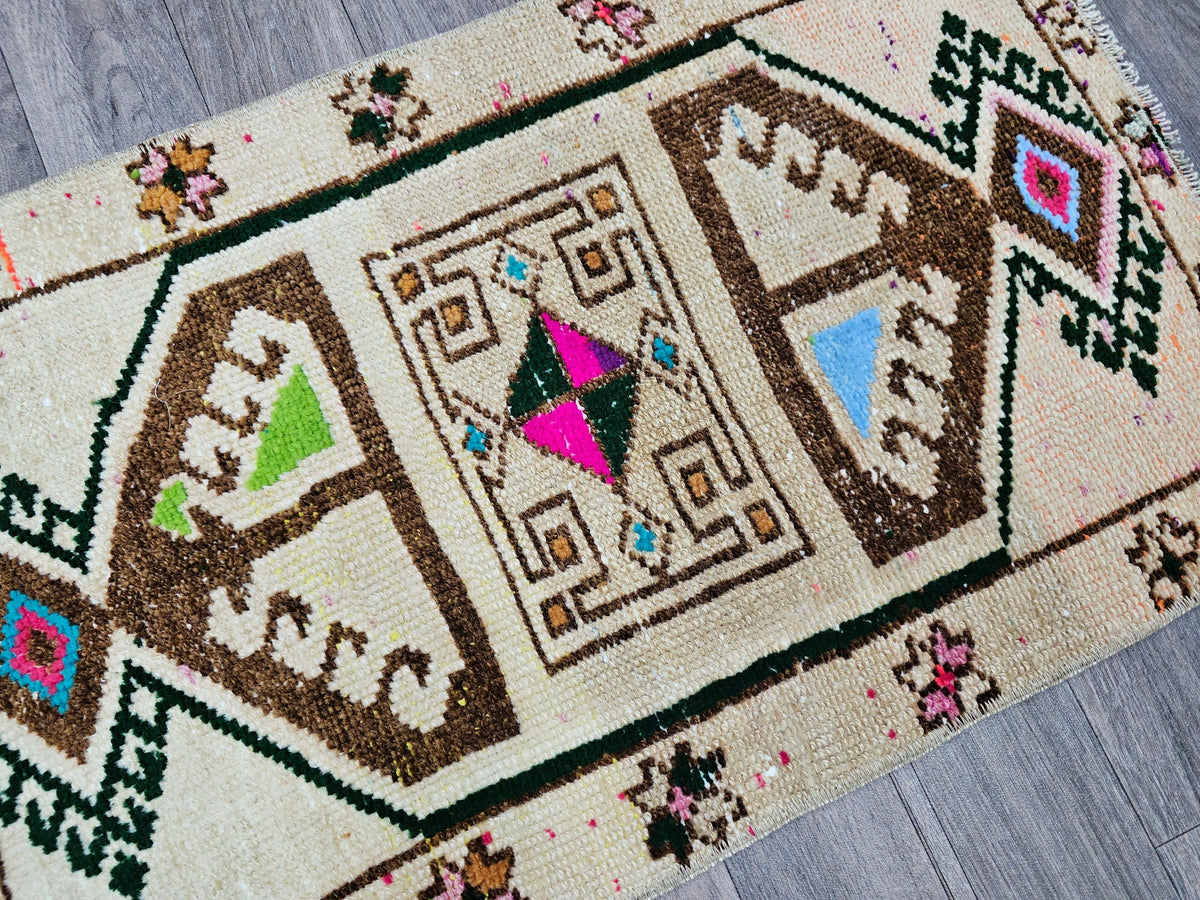 Vintage Oushak Wool Rug: 20x32 Neutral Turkish Doormat