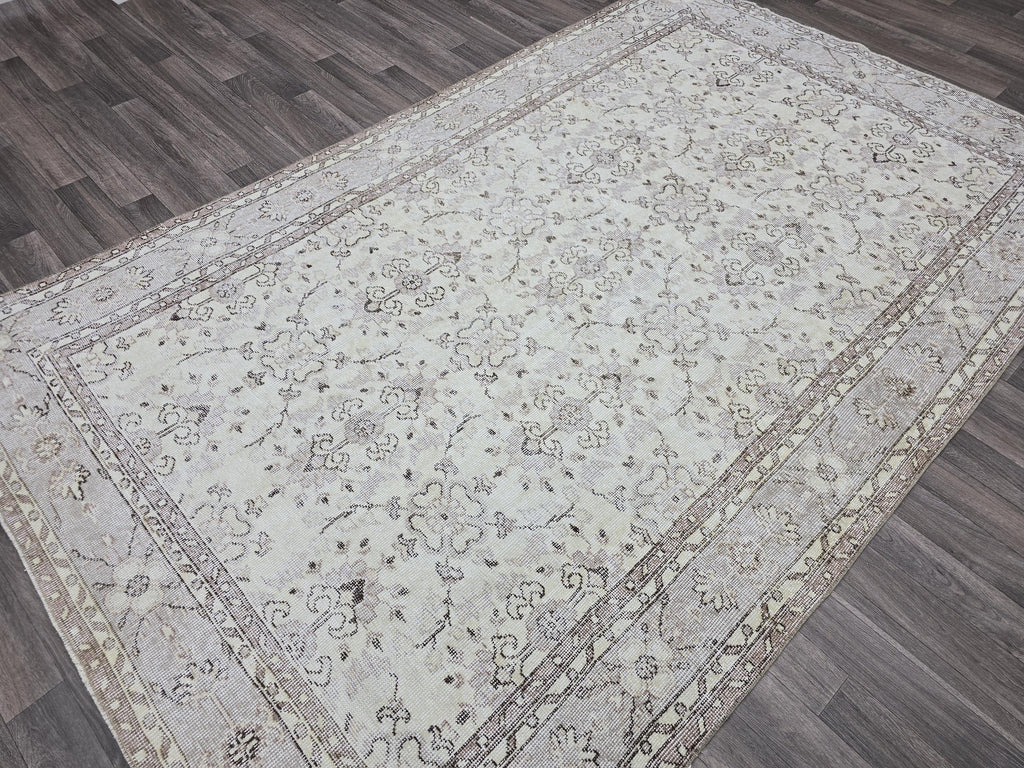 6x9 Vintage Turkish Oushak Rug: Hand-Knotted Wool Cream Floral Carpet