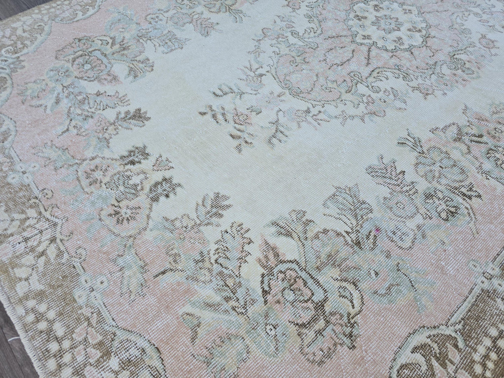 6x9 Vintage Turkish Area Rug Neutral Pink Cream Brown //5.80x9.50 feet